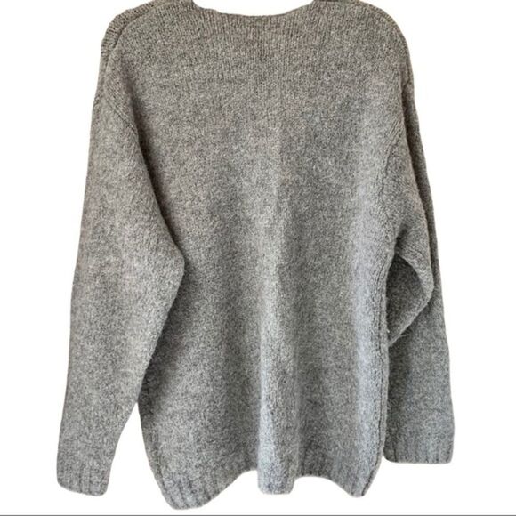 H& M Gray V- Neck Long Sleeve Sweater ( OVERSIZED) - Picture 5 of 8